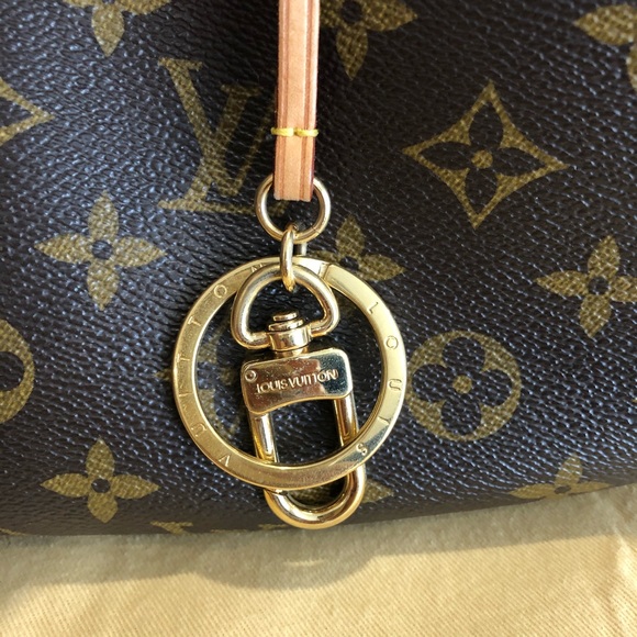 *SOLD*Louis Vuitton Artsy MM - Picture 6 of 16